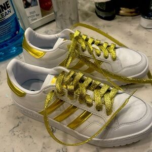 Brand new never worn white leather with gold stripe Adidas size 9
